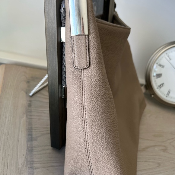 COPY - Michael Kors Skorpios Beige Pebbled Leather shoulder bag with braided st… - Picture 3 of 8